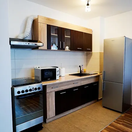 Mirandis Apartments - Modern Stays With Free Parking Near Coresi Mall Brasov Exterior photo