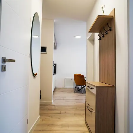 Mirandis Apartments - Modern Stays With Free Parking Near Coresi Mall Brasov Exterior photo