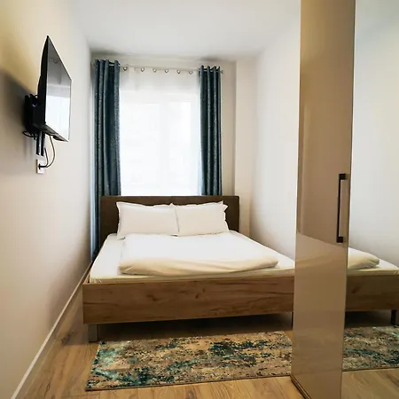 Mirandis Apartments - Modern Stays With Free Parking Near Coresi Mall Brasov Exterior photo