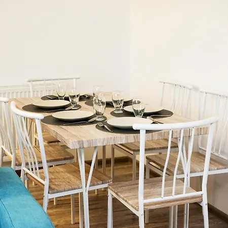Mirandis Apartments - Modern Stays With Free Parking Near Coresi Mall Brasov Exterior photo