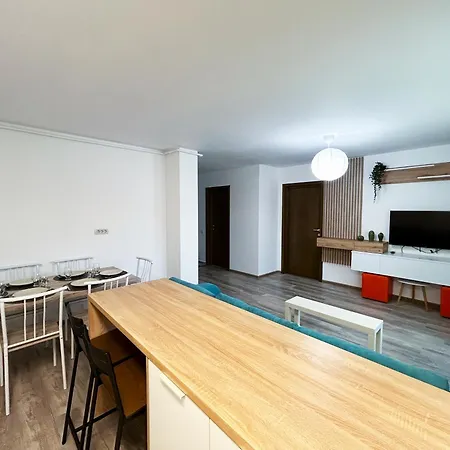 Mirandis Apartments - Modern Stays With Free Parking Near Coresi Mall Brasov Exterior photo