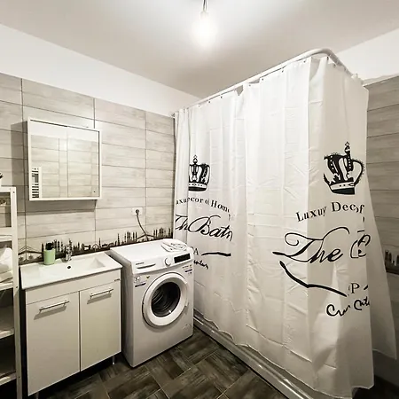 Mirandis Apartments - Modern Stays With Free Parking Near Coresi Mall Brasov Exterior photo