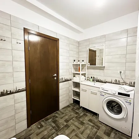 Mirandis Apartments - Modern Stays With Free Parking Near Coresi Mall Brasov Exterior photo