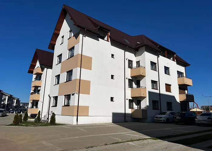 Mirandis Apartments - Modern Stays With Free Parking Near Coresi Mall