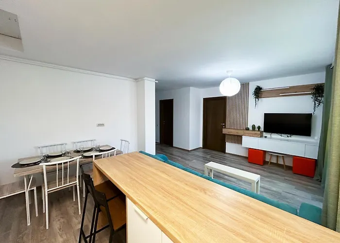 Mirandis Apartments - Modern Stays With Free Parking Near Coresi Mall