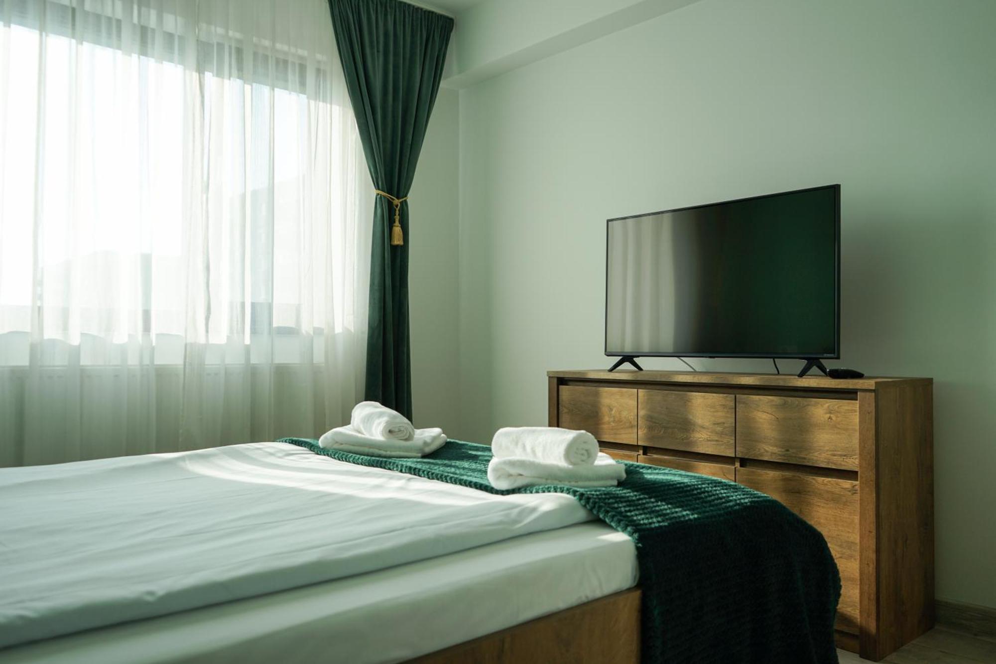 Appartement Mirandis - Modern With Free Parking Near Coresi Mall