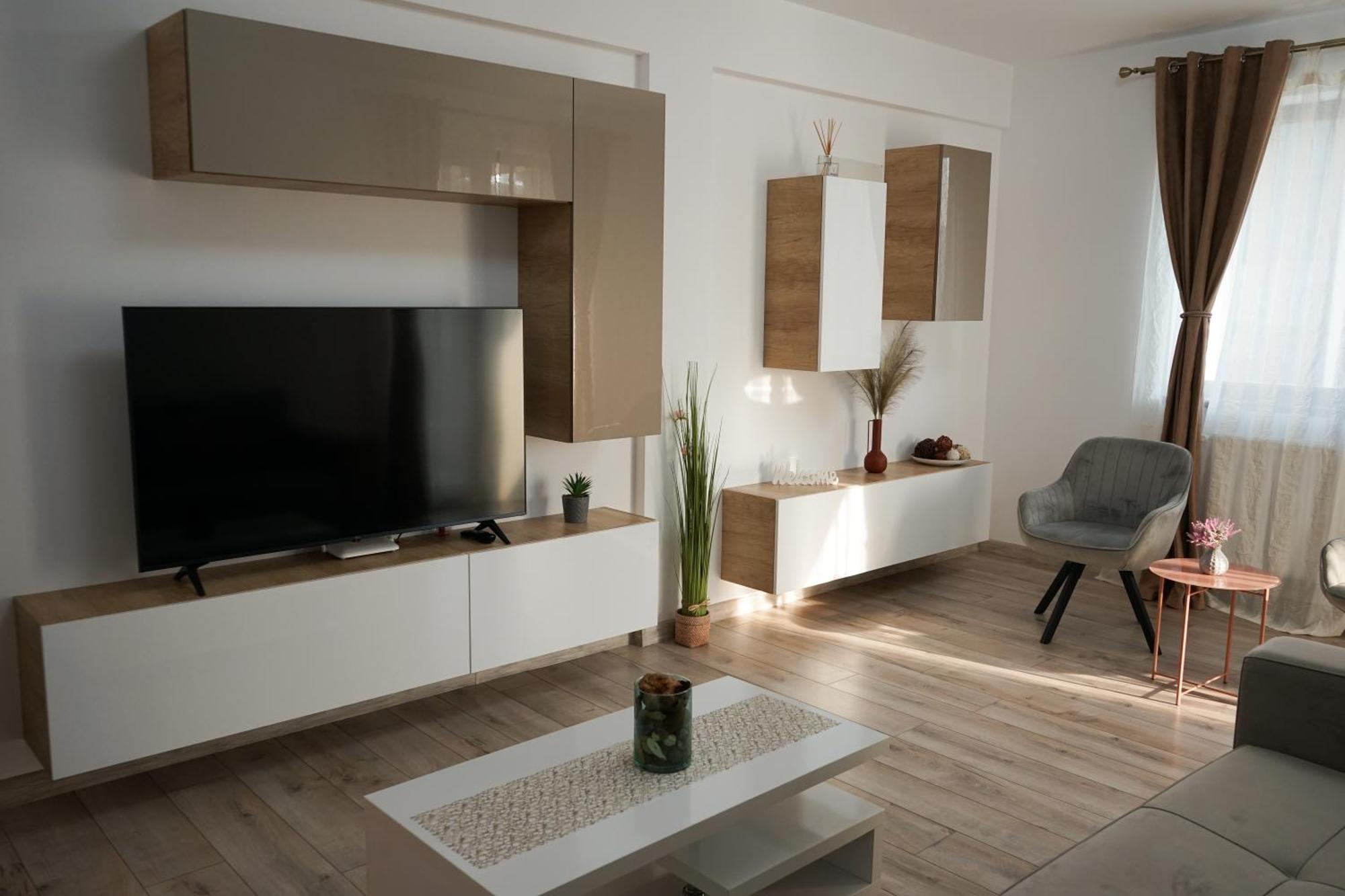 Mirandis - Modern With Free Parking Near Coresi Mall