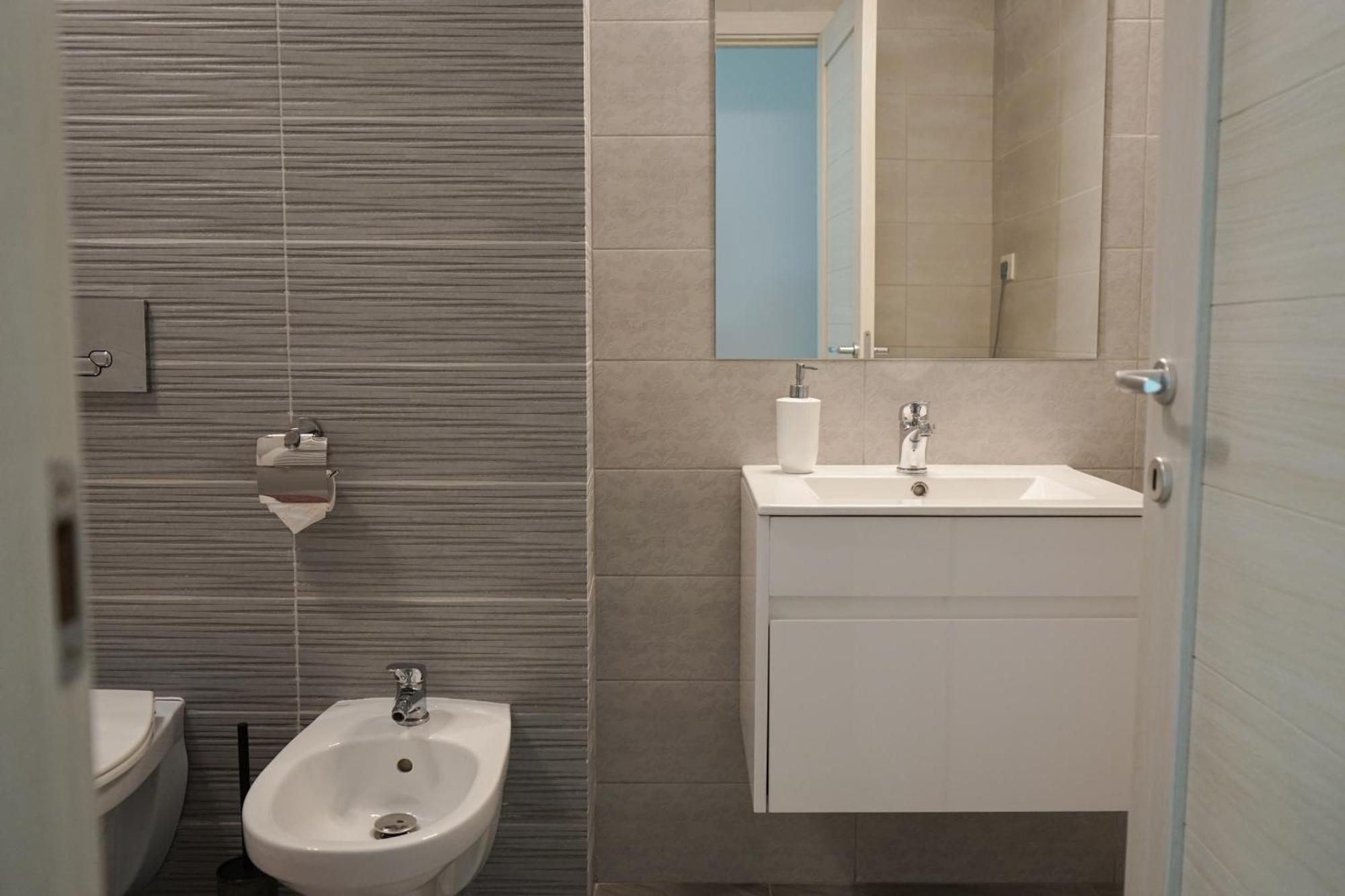 Appartement Mirandis - Modern With Free Parking Near Coresi Mall