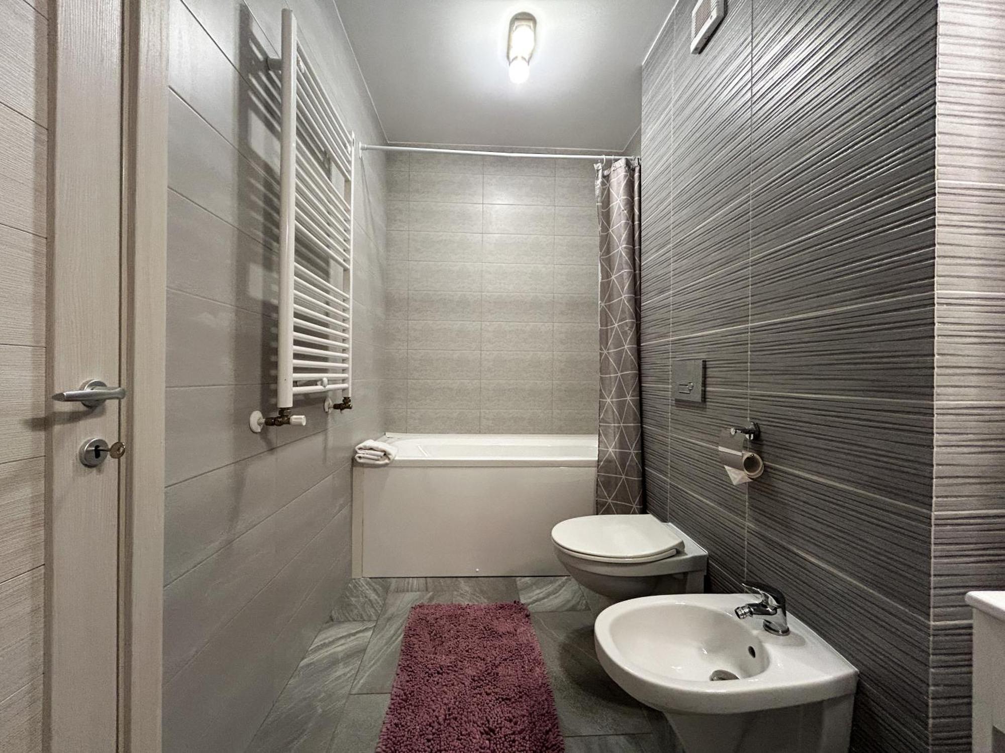 Appartement Mirandis - Modern With Free Parking Near Coresi Mall *