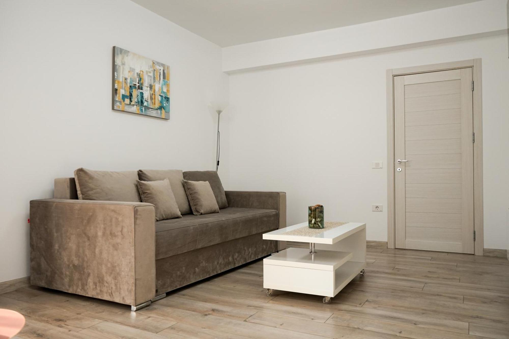 Appartement Mirandis - Modern With Free Parking Near Coresi Mall Braşov