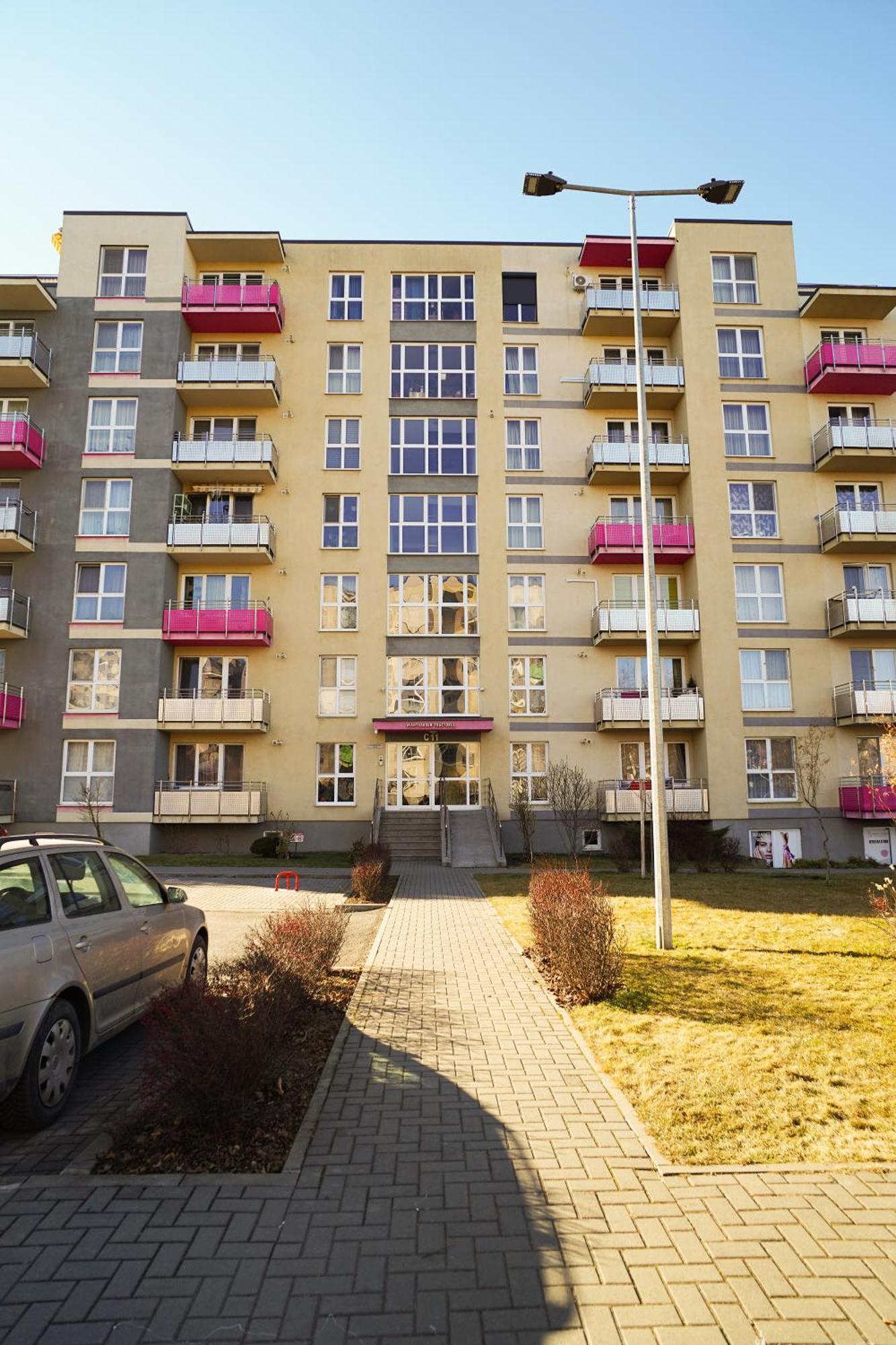 Mirandis - Modern With Free Parking Near Coresi Mall Appartement *