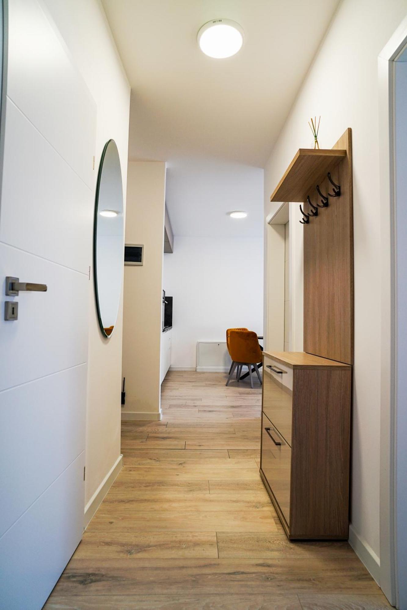 Appartement Mirandis - Modern With Free Parking Near Coresi Mall *