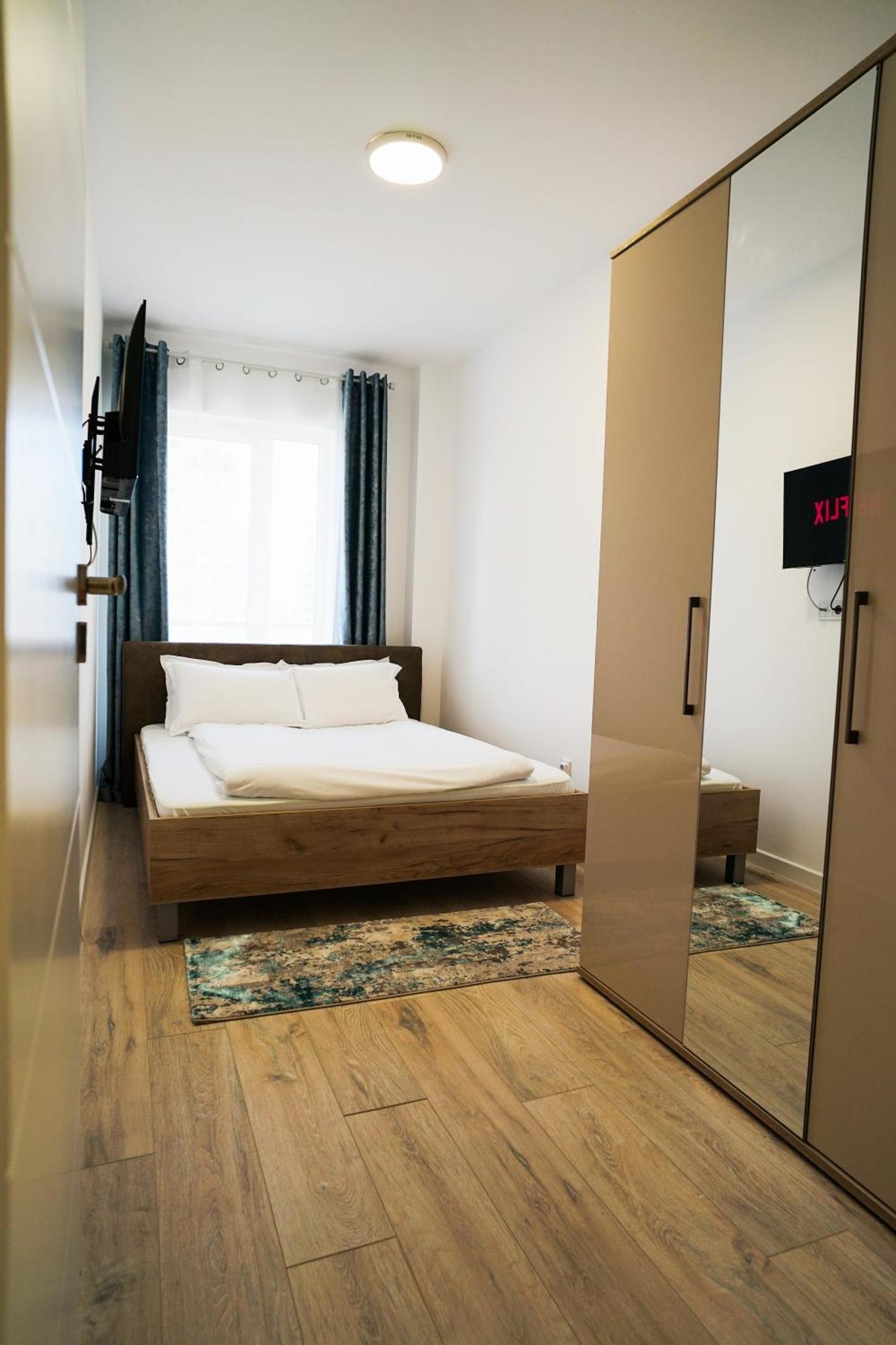 Mirandis - Modern With Free Parking Near Coresi Mall Appartement *
