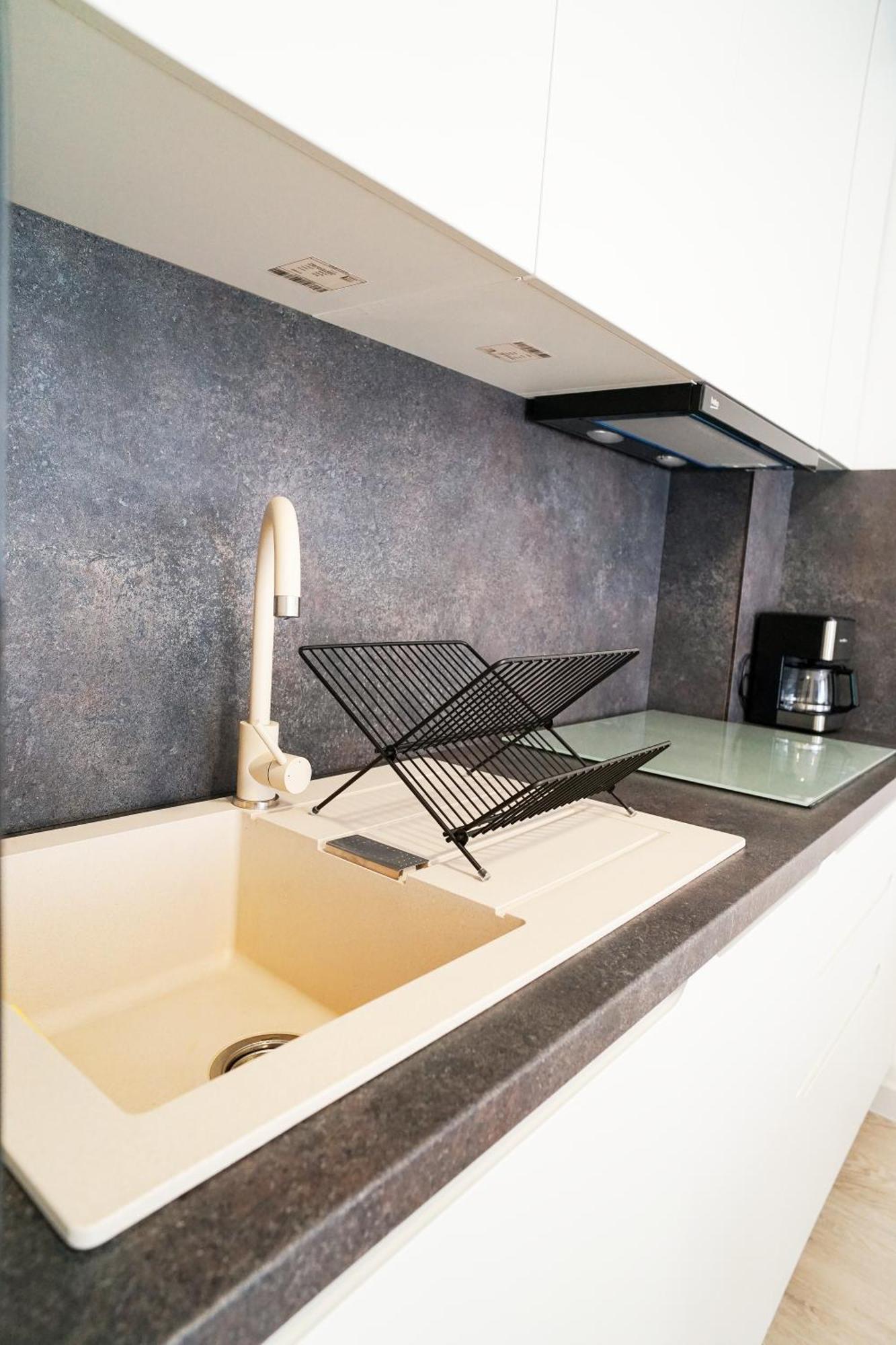 Mirandis - Modern With Free Parking Near Coresi Mall Appartement