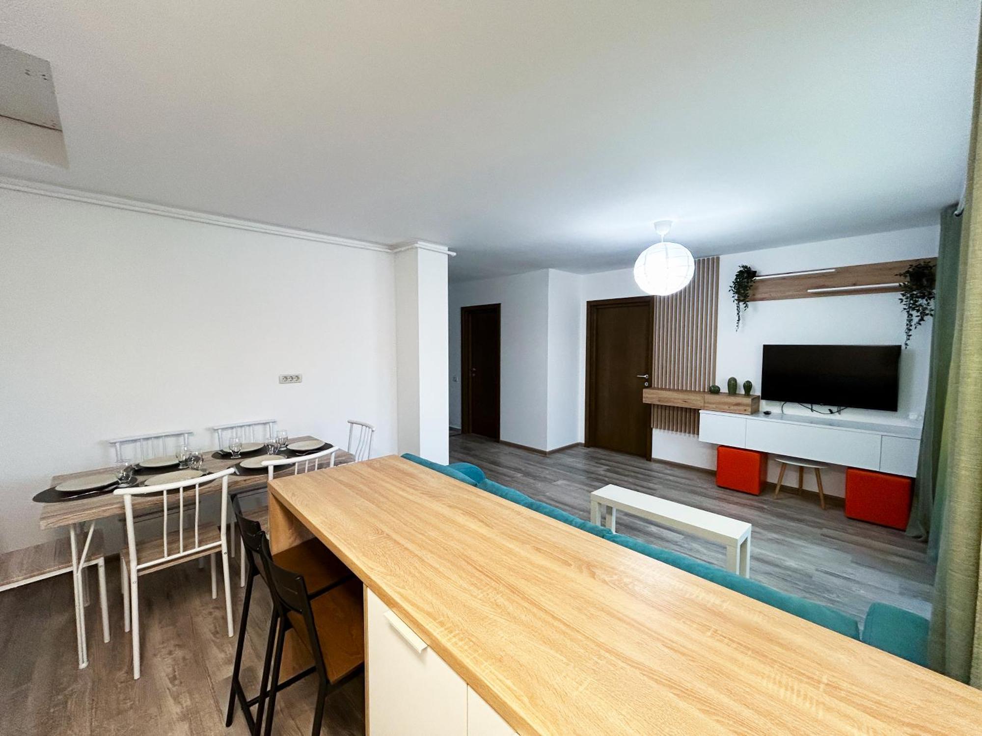 Mirandis - Modern With Free Parking Near Coresi Mall *