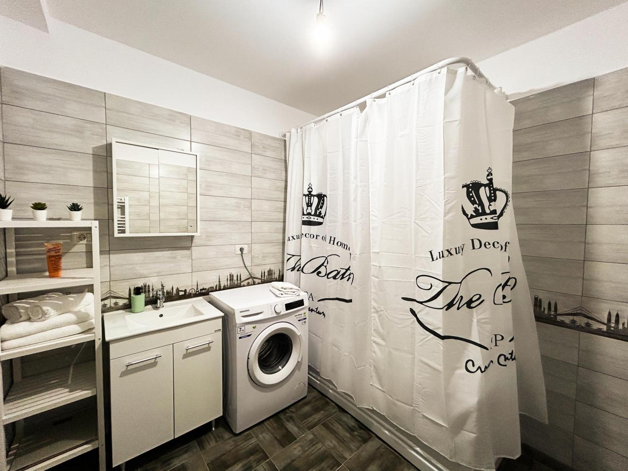 Mirandis - Modern With Free Parking Near Coresi Mall Appartement