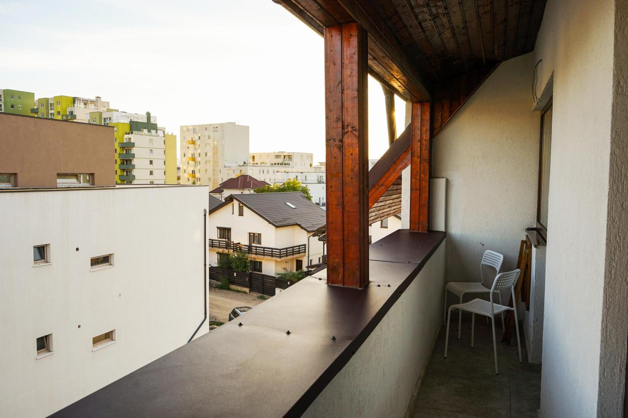 Mirandis - Modern With Free Parking Near Coresi Mall Appartement